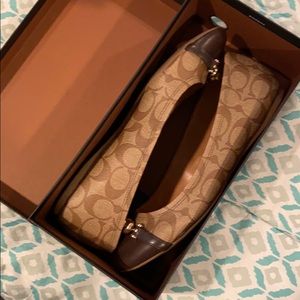 Coach flats brown/khaki. Size 11